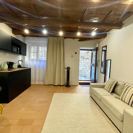 M&m House Via Delle Streghe * Перуджа